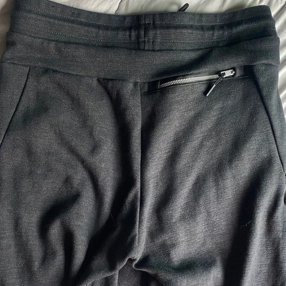 Nike Men's Dark Gray Joggers - Picture 5 of 5